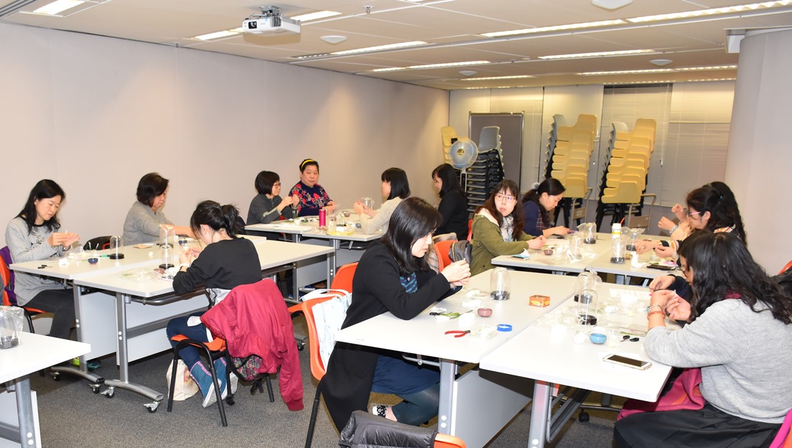 1月26日_樹脂黏土迷你賀年盆栽系列之花開富貴水仙花工作.JPG 1月26日_樹脂黏土迷你賀年盆栽系列之花開富貴水仙花工作.JPG