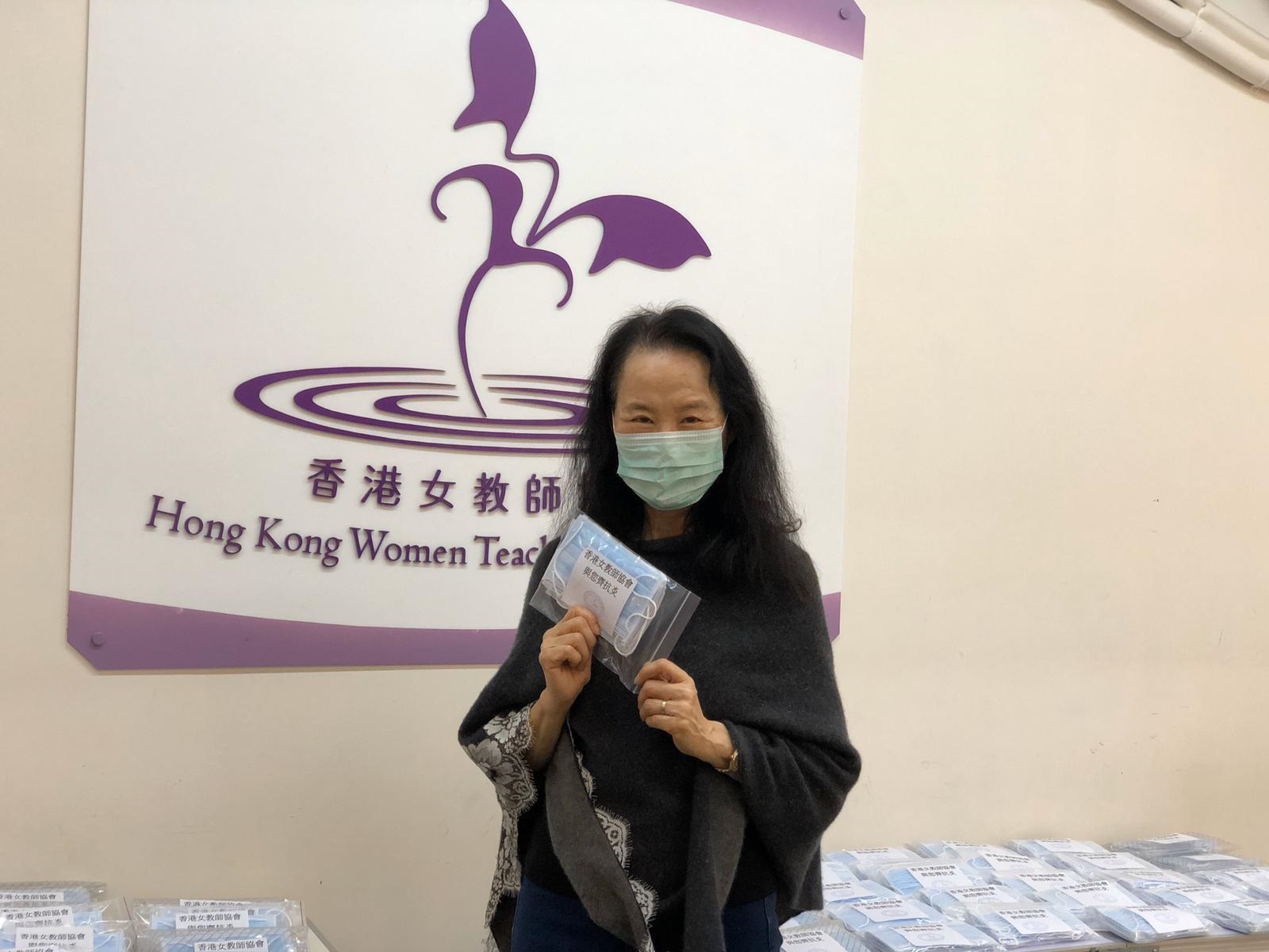 2月24日_齊心抗疫之派發口罩給永久會員.jpg 2月24日_齊心抗疫之派發口罩給永久會員.jpg