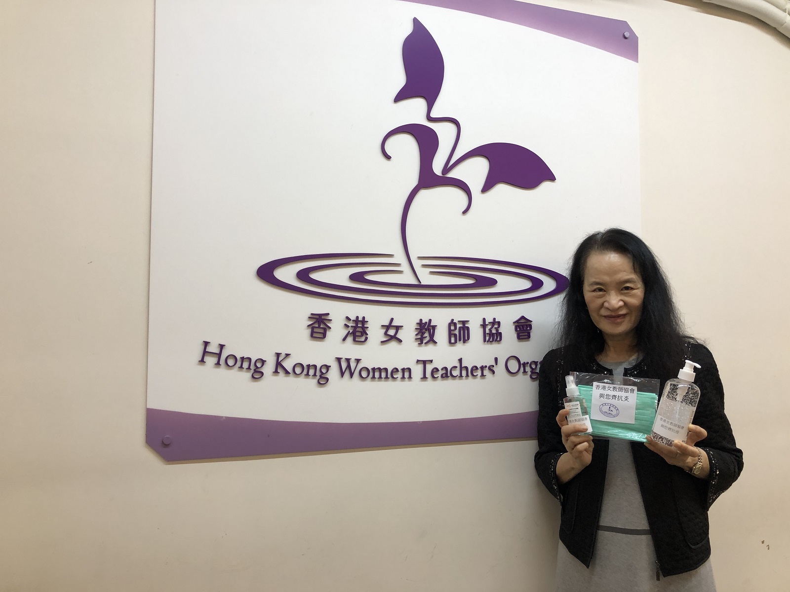 3月2日_齊心抗疫之派發口罩及消毒物品給學校聯絡代表員.JPG 3月2日_齊心抗疫之派發口罩及消毒物品給學校聯絡代表員.JPG