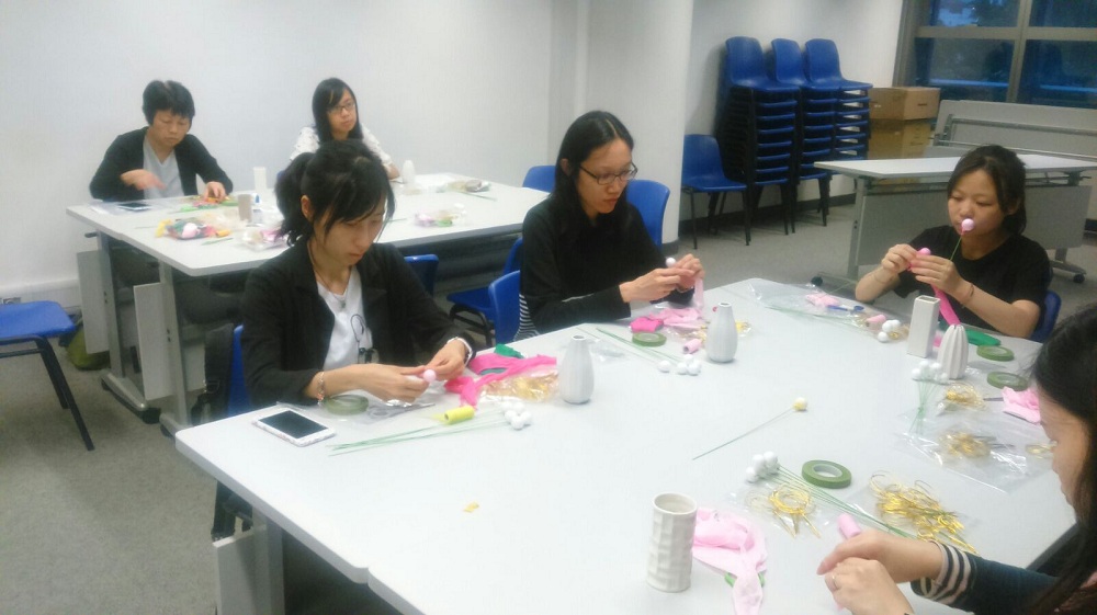 5月4日_母親節禮物工作坊—DIY絲網玫瑰花.JPG 5月4日_母親節禮物工作坊—DIY絲網玫瑰花.JPG