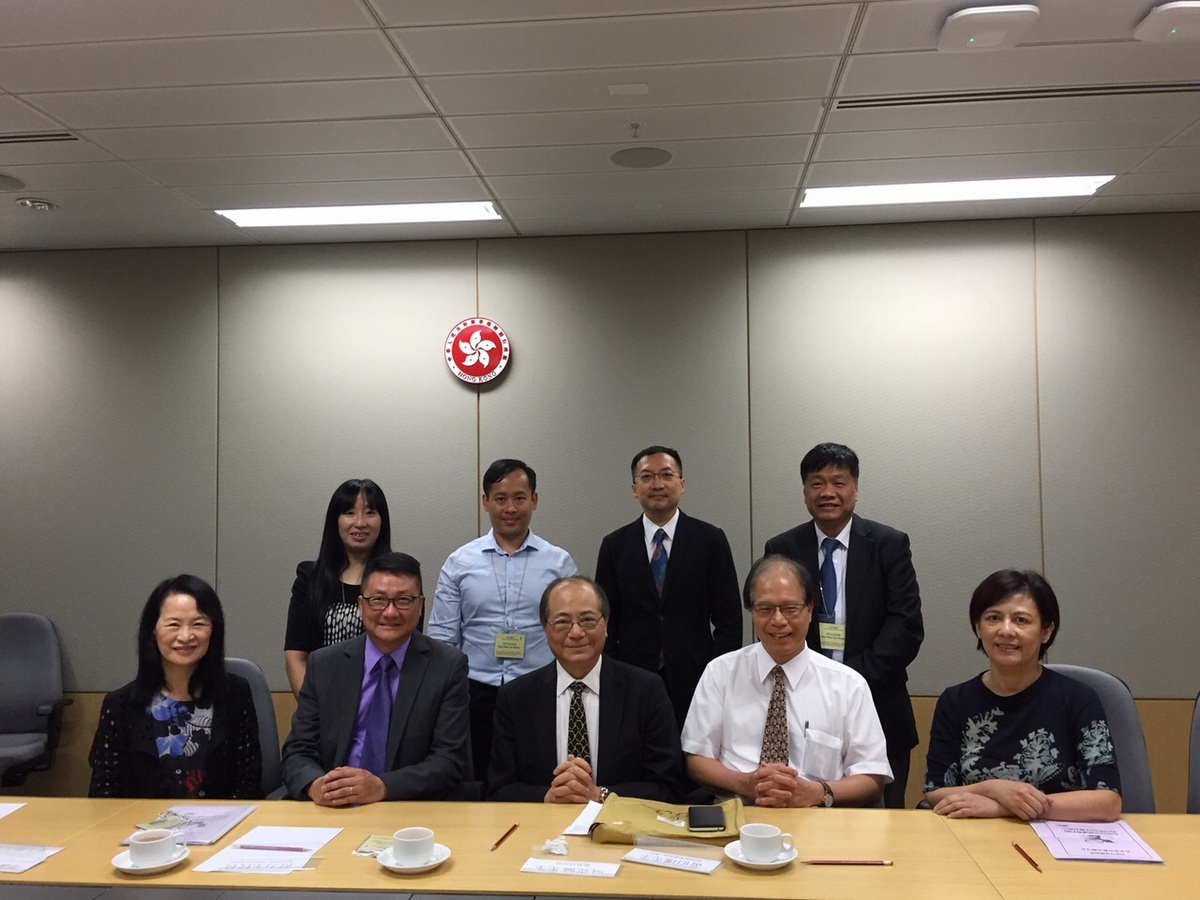 8月3日_就通識教育科持分者意見調查報告與吳克儉局長會晤.JPG 8月3日_就通識教育科持分者意見調查報告與吳克儉局長會晤.JPG